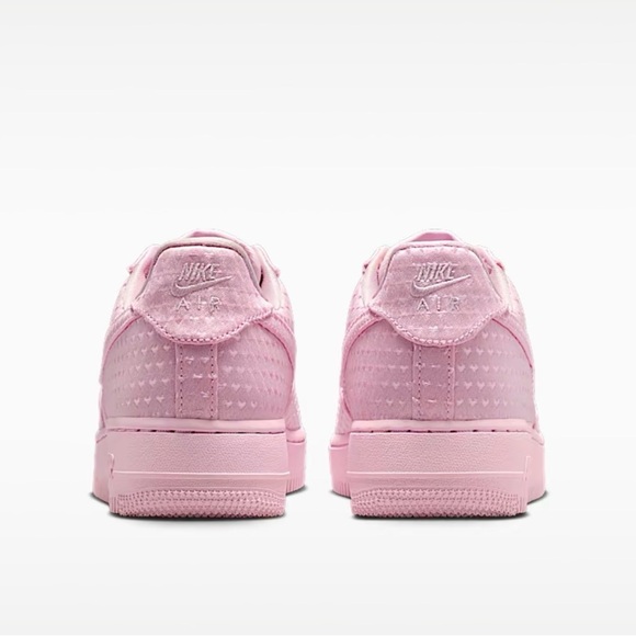New Authentic Nike Air Force 1'07 Low Valentine's Day Heart Women Size 7
Pink - Picture 4 of 7
